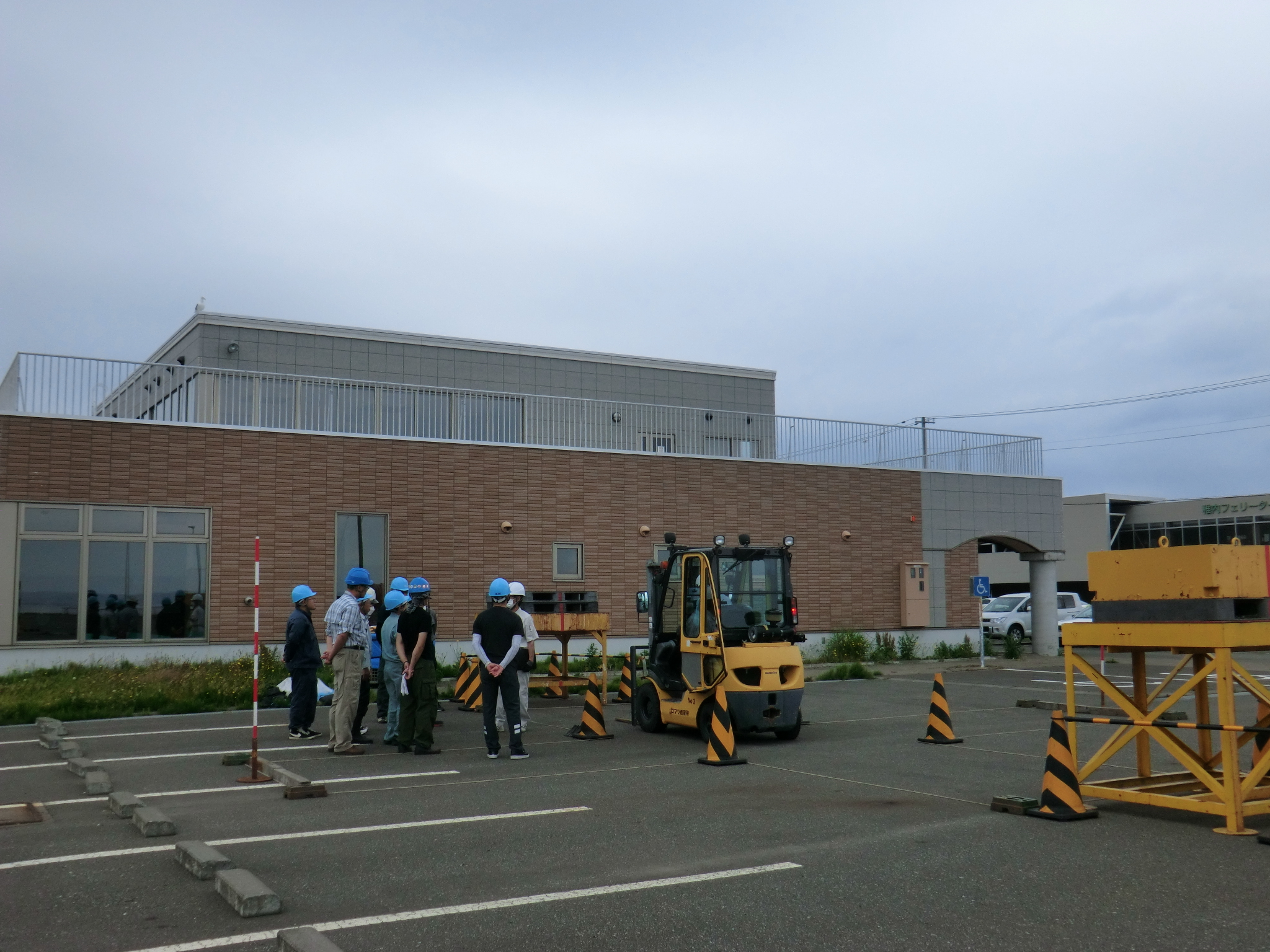 建設機械オペレーター人材育成事業　フォークリフト【学科及び実技の様子】