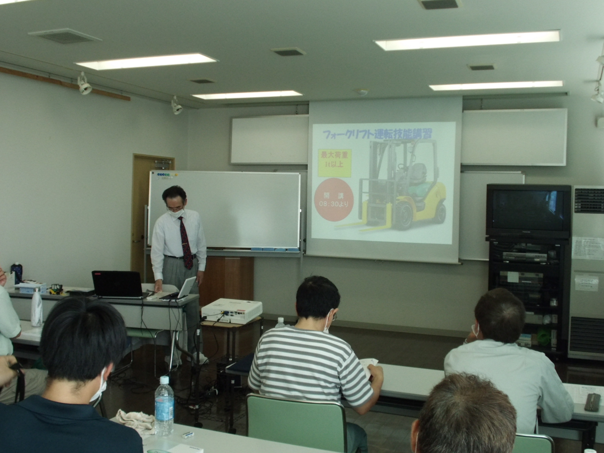 建設機械オペレーター人材育成事業　フォークリフト【学科及び実技の様子】