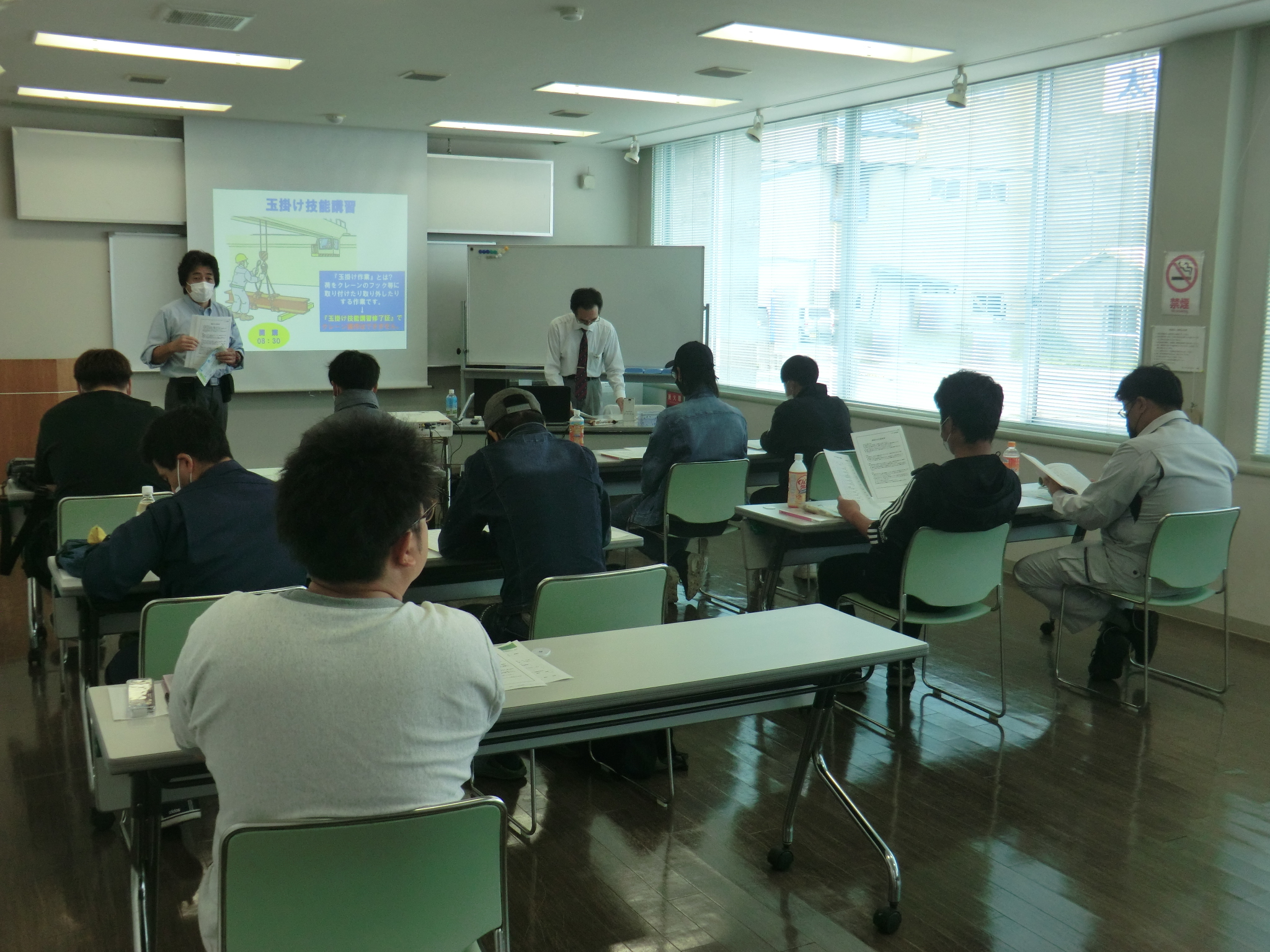 建設機械オペレーター人材育成事業　玉掛け【学科及び実技の様子】